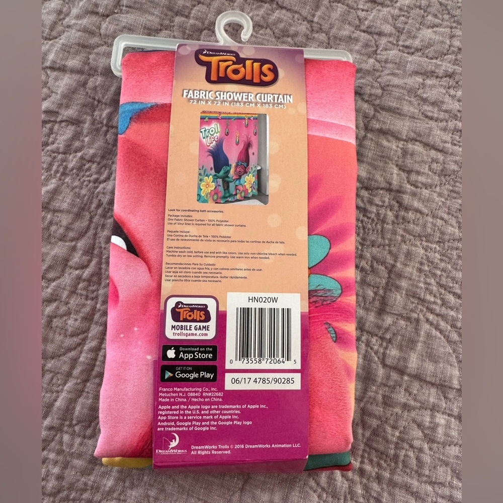 DreamWorks - Trolls ‘Troll Life’ Hugfest Fabric Shower Curtain NWT - Picture 4 of 5